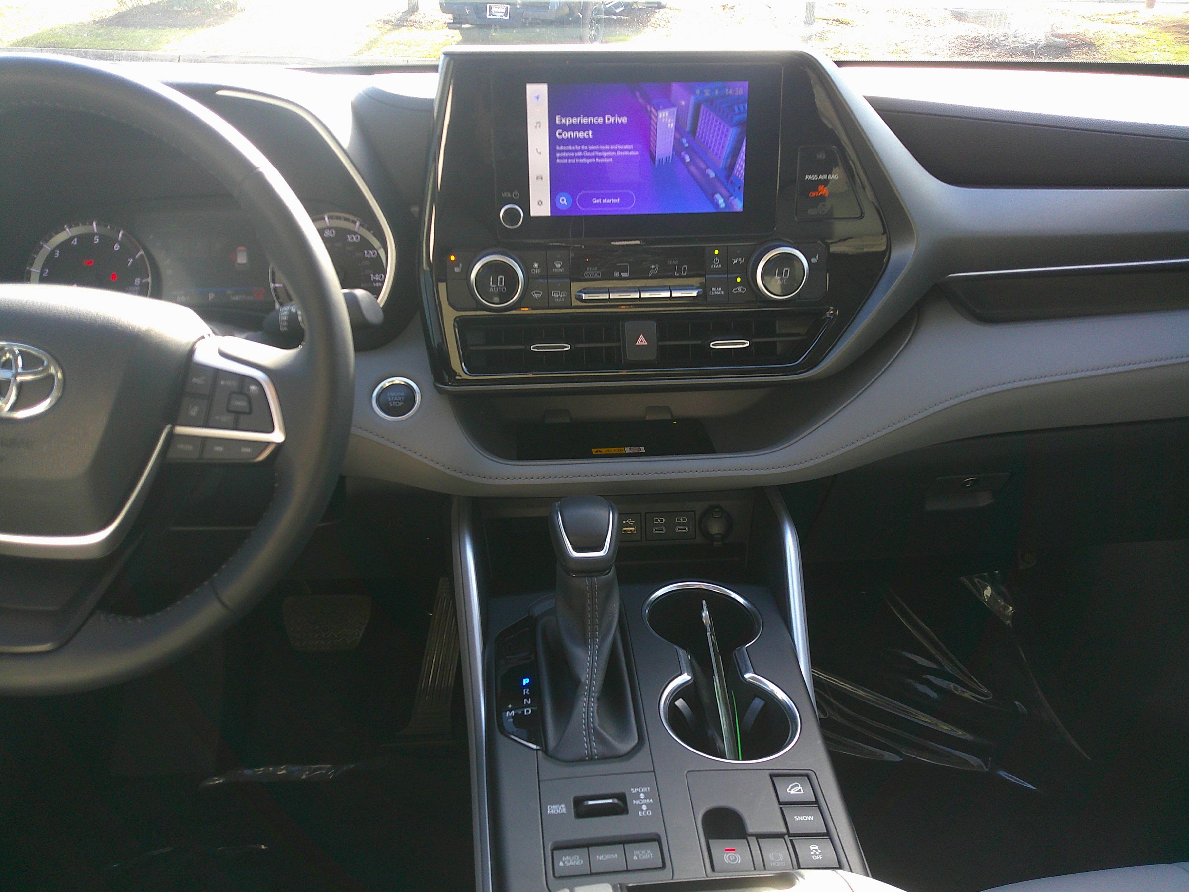 Used 2024 Toyota Highlander XLE image 33