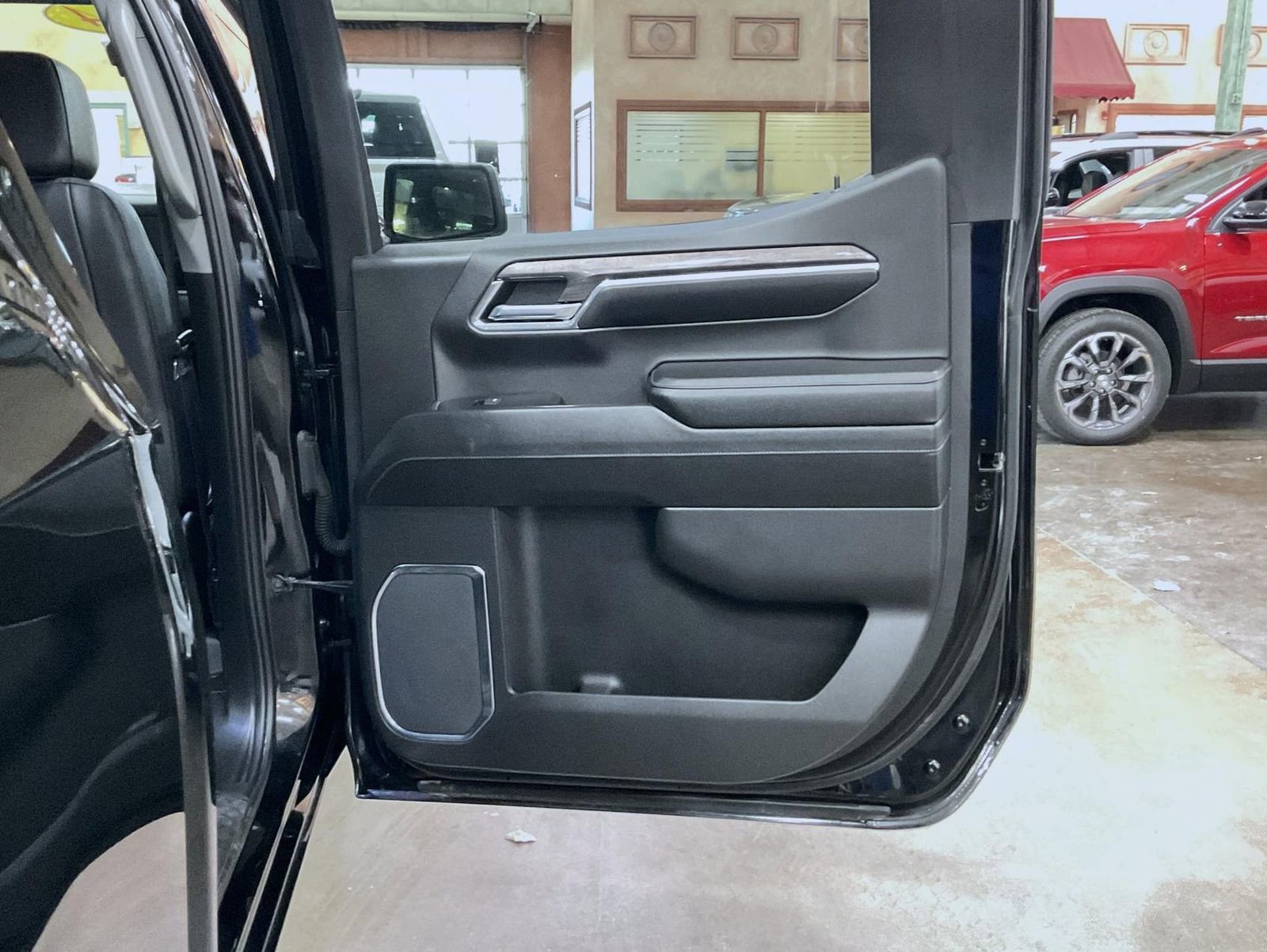 Used 2024 Chevrolet Silverado 1500 LTZ AWD/4WD image 17