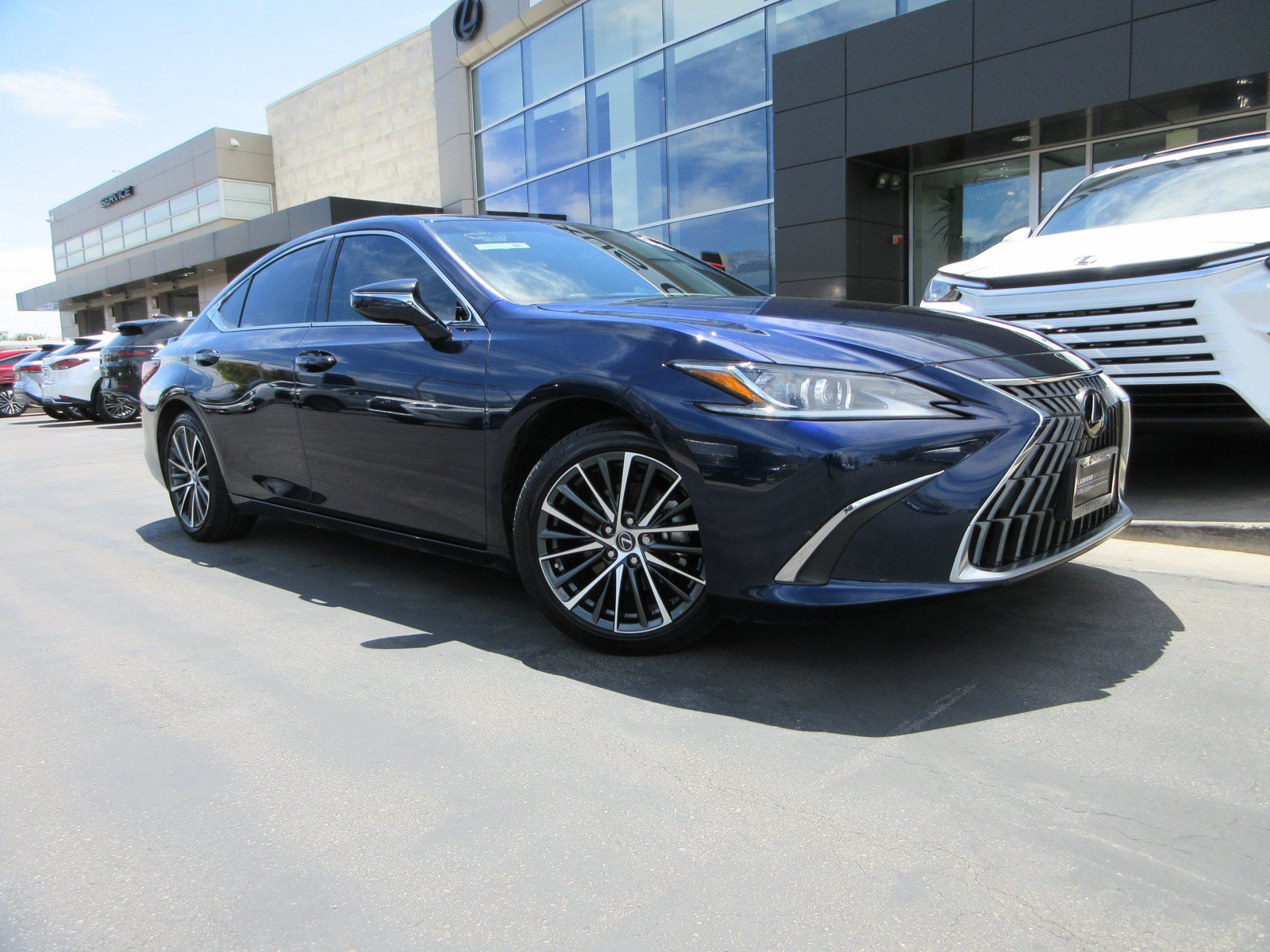 Used 2025 Lexus ES 300h w/ Premium Package FWD image 13