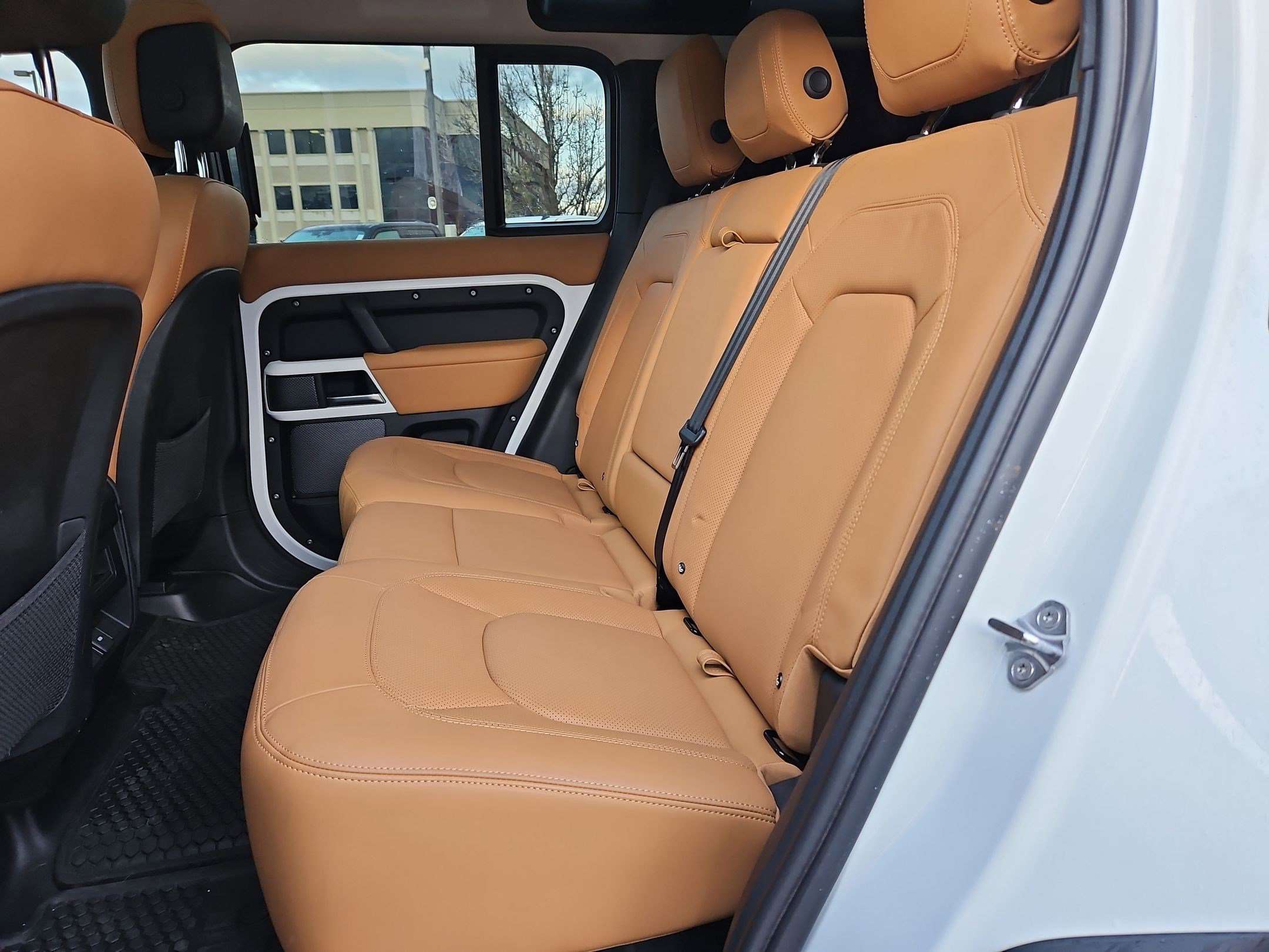 Used 2023 Land Rover Defender 110 SE image 31