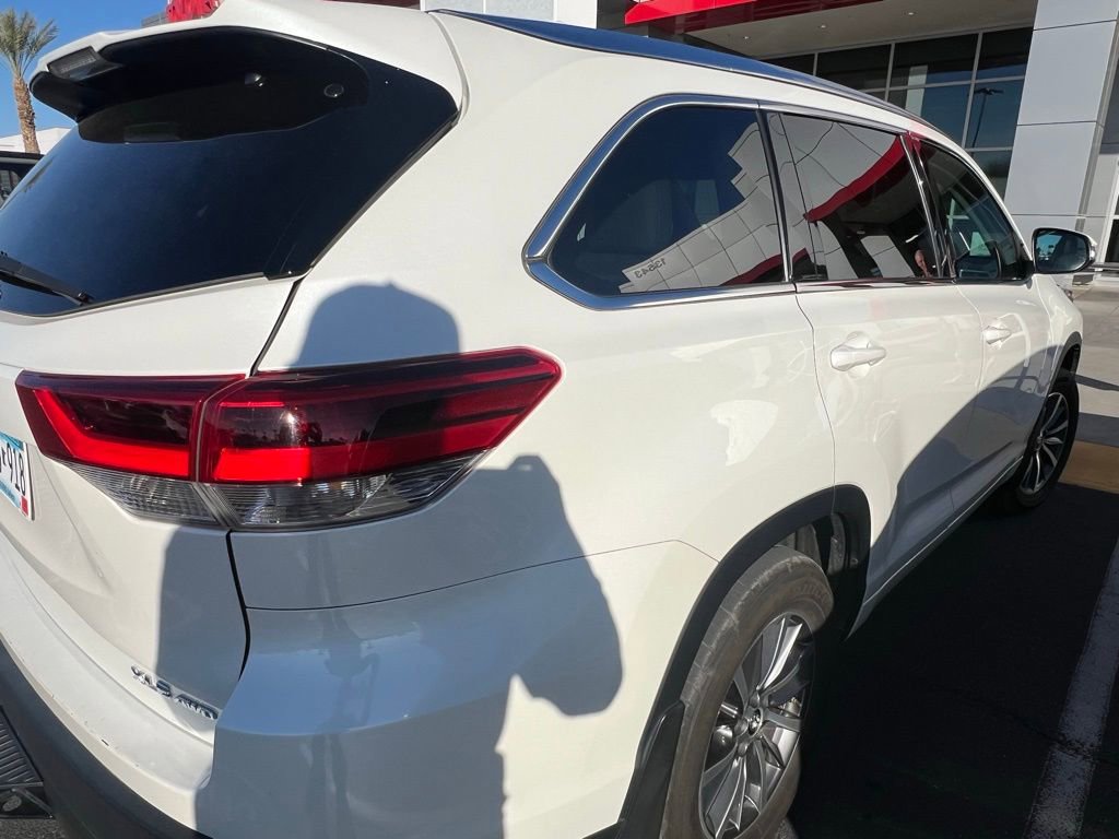 Used 2018 Toyota Highlander XLE image 2