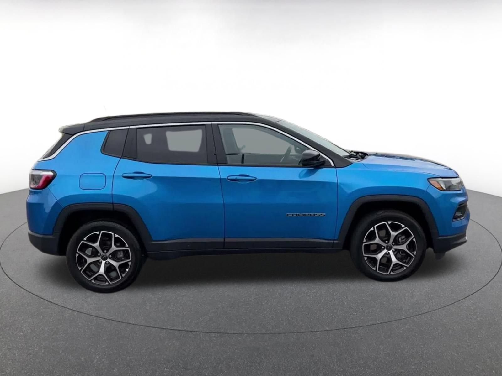 Used 2025 Jeep Compass Limited AWD/4WD image 15