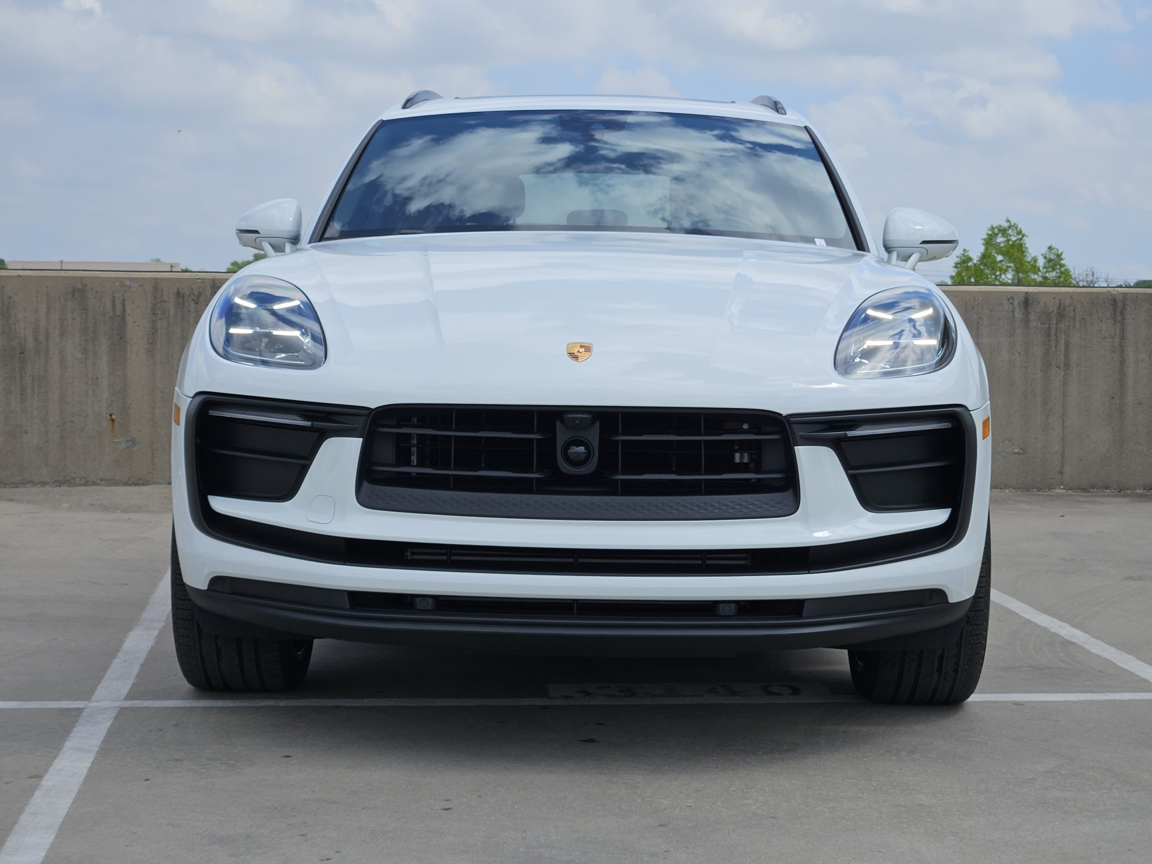 Certified 2026 Porsche Macan AWD/4WD image 11