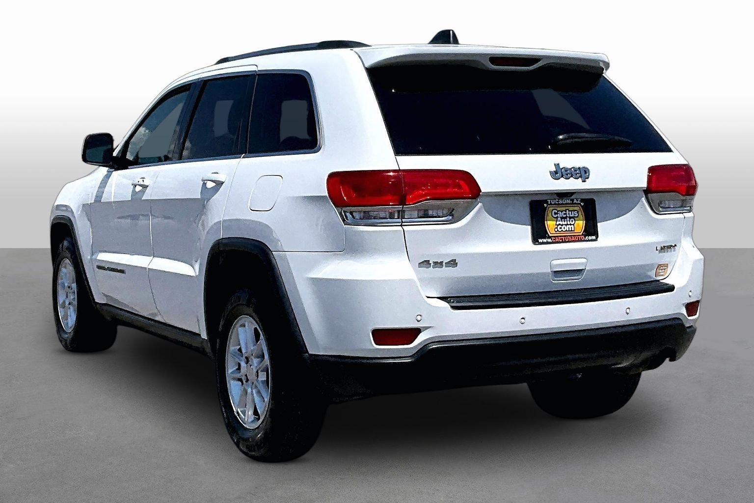 Used 2018 Jeep Grand Cherokee Laredo AWD/4WD image 11