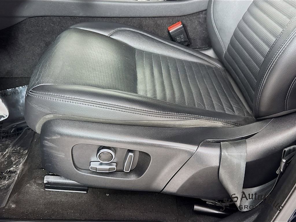 Used 2023 Land Rover Discovery Sport S image 25