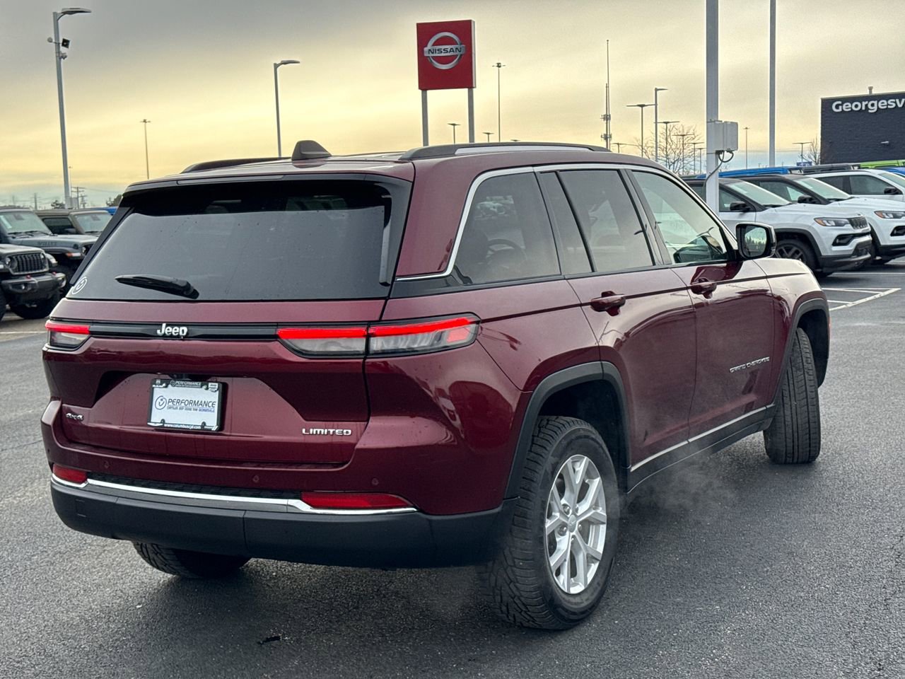 Used 2023 Jeep Grand Cherokee Limited image 3