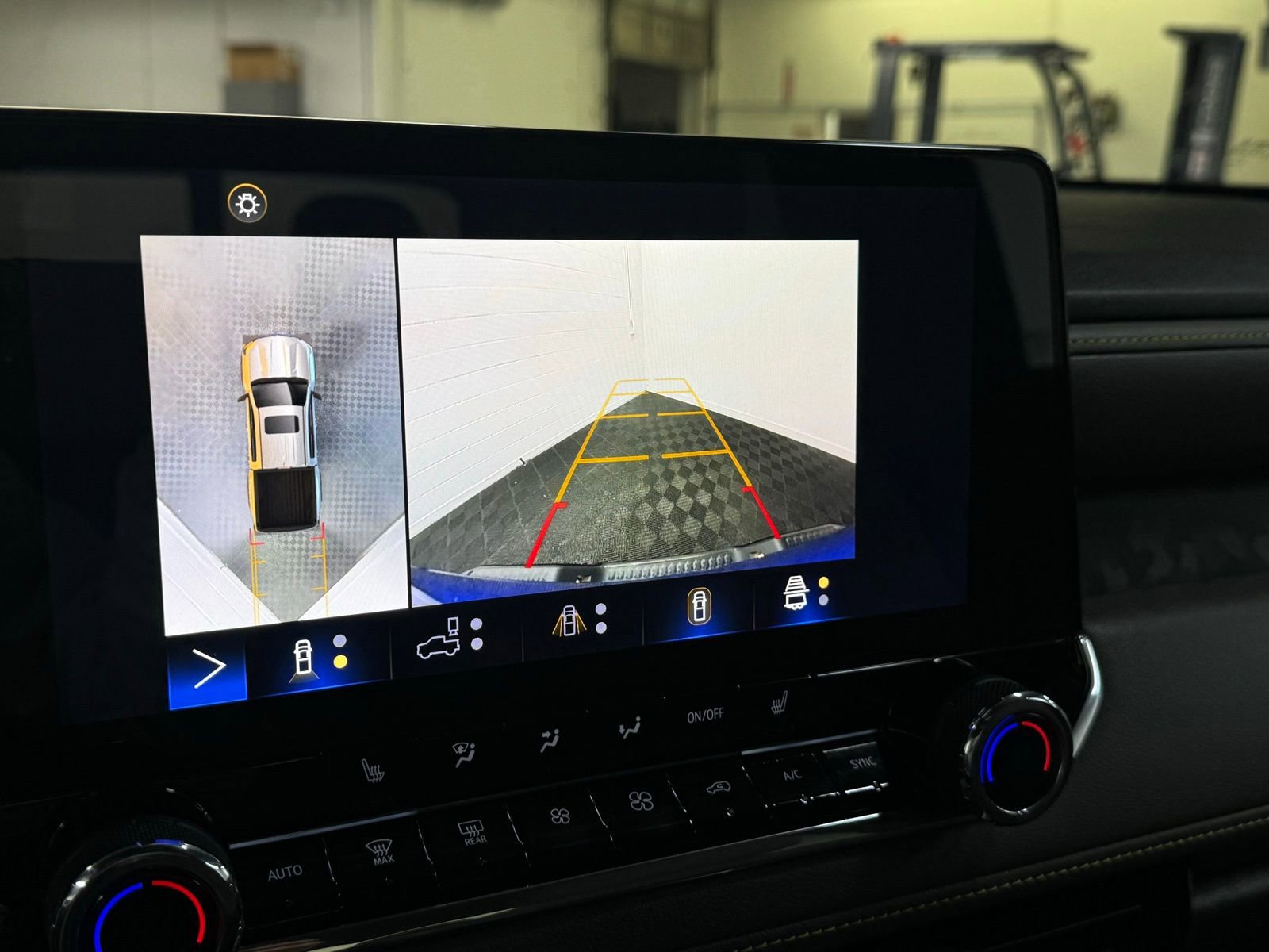 Used 2024 Chevrolet Colorado ZR2 w/ Technology Package image 16