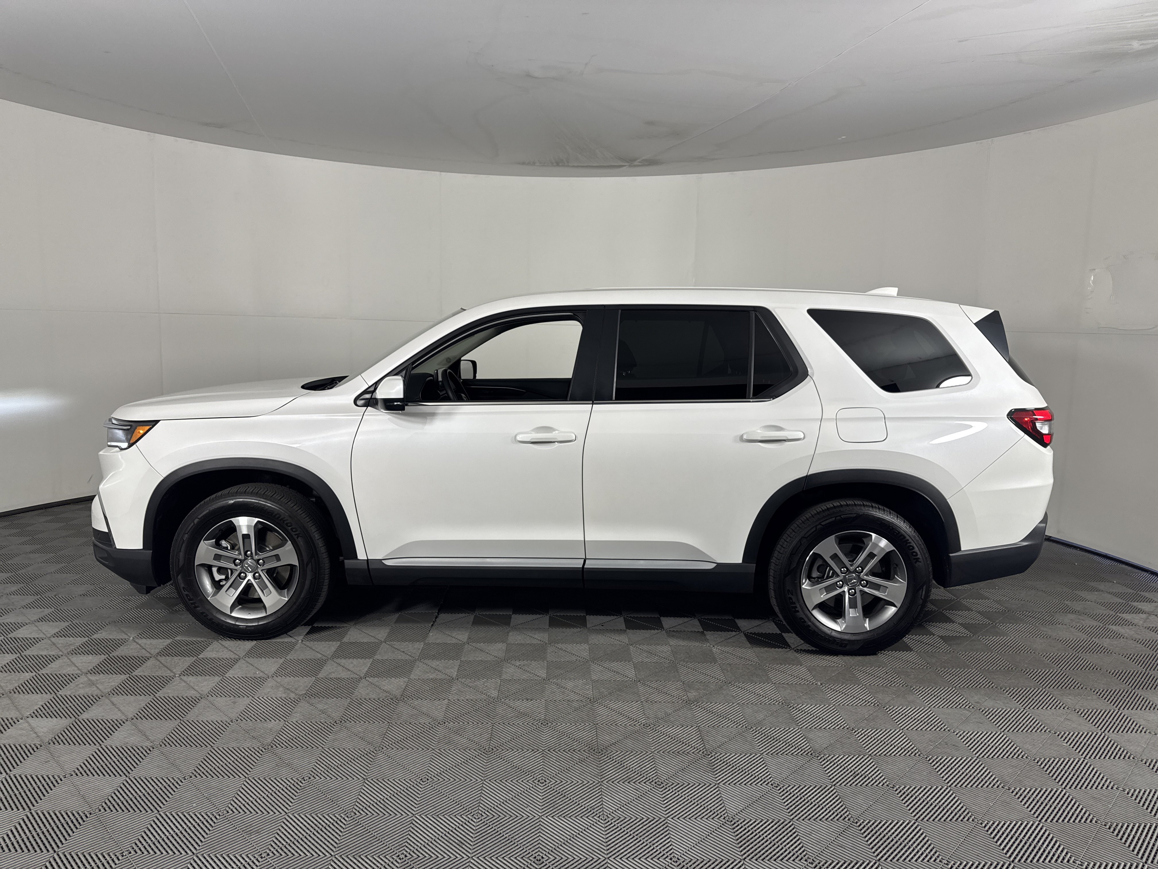 Certified 2025 Honda Pilot EX-L image 7