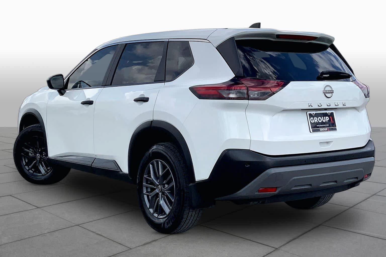 Used 2023 Nissan Rogue S FWD image 11