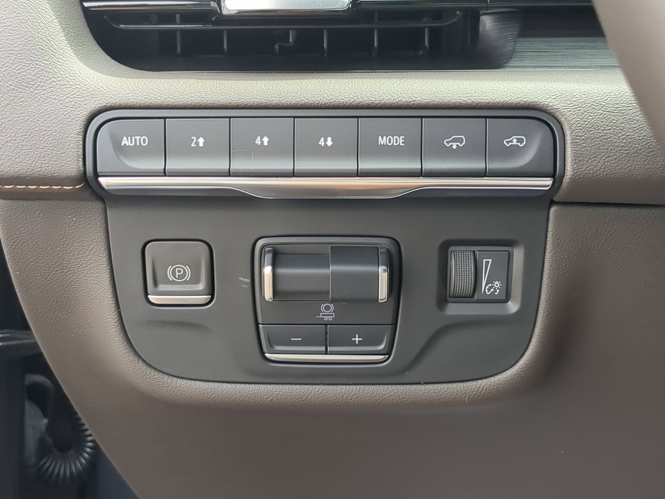 Certified 2022 Cadillac Escalade Premium Luxury w/ Performance Package AWD/4WD image 17