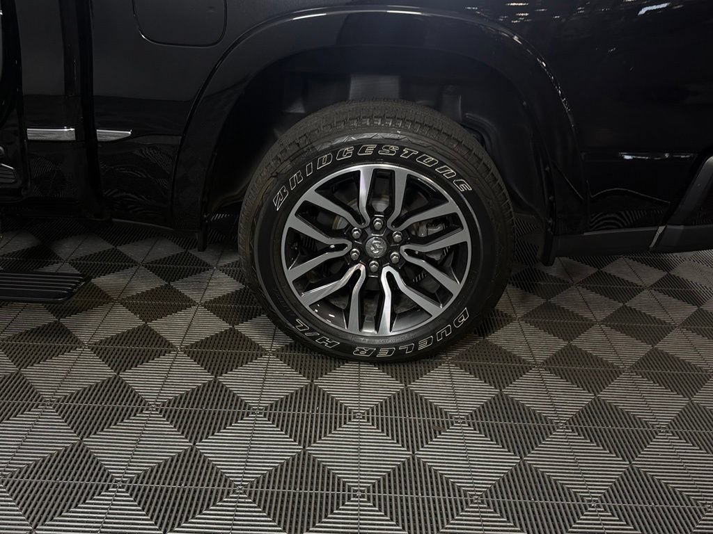 Used 2025 RAM 1500 Limited AWD/4WD image 11