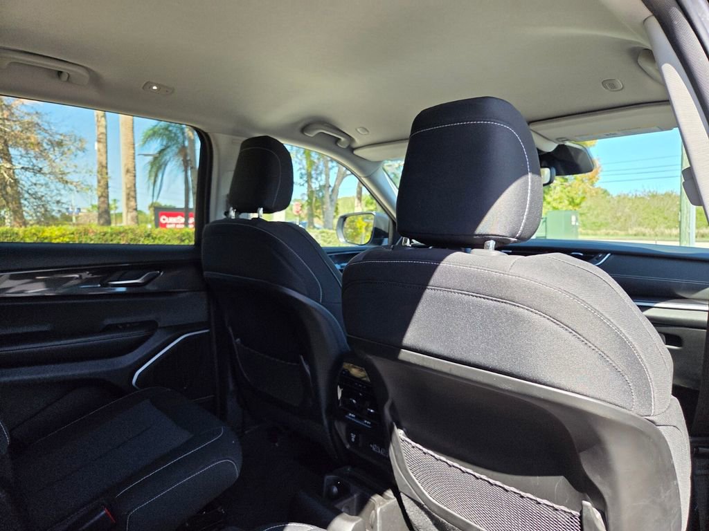 Used 2021 Jeep Grand Cherokee L Laredo w/ Luxury Tech Group I image 12