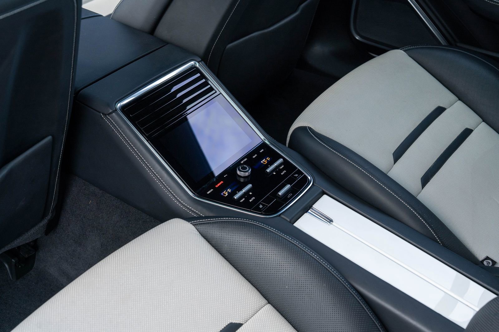 Certified 2021 Porsche Panamera Turbo S image 33