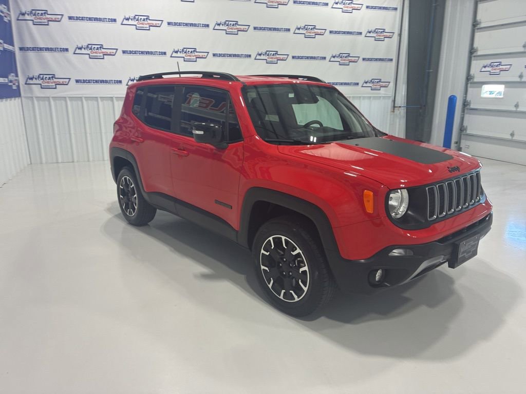 Used 2023 Jeep Renegade Latitude AWD/4WD image 9