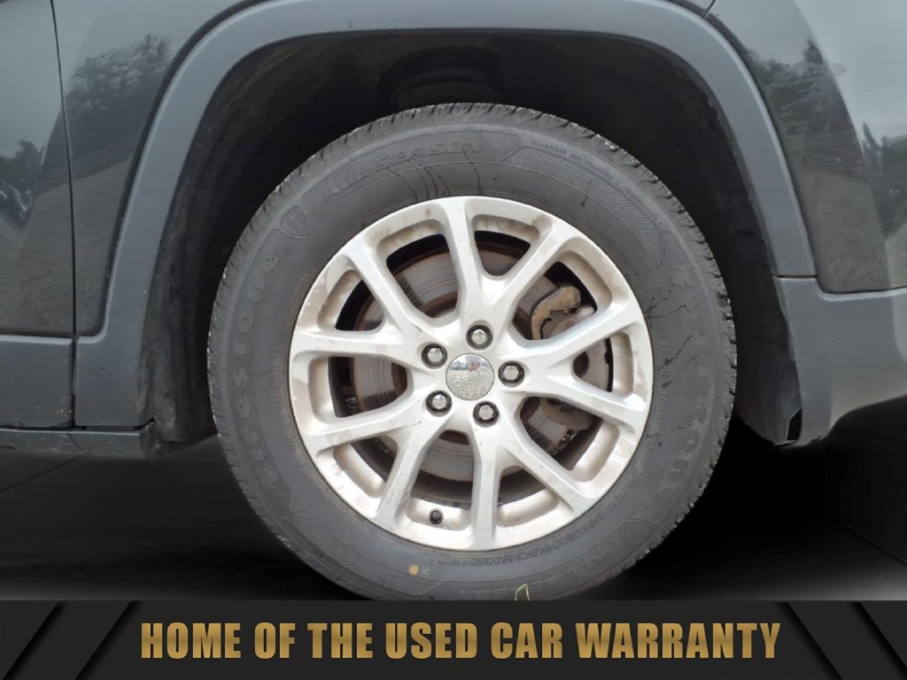 Used 2015 Jeep Cherokee Latitude w/ Cold Weather Group FWD image 11