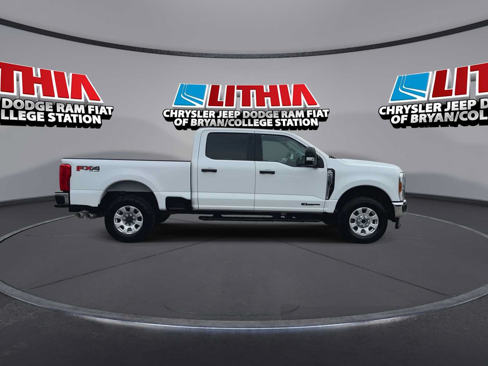 Used 2024 Ford F250 XLT w/ FX4 Off-Road Package AWD/4WD image 9