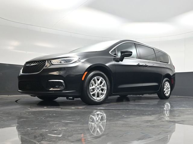 Used 2023 Chrysler Pacifica Touring-L image 53