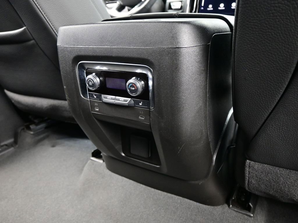 Used 2025 GMC Yukon XL Denali image 39