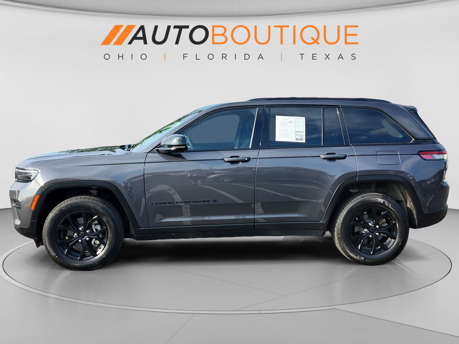 Used 2025 Jeep Grand Cherokee Altitude AWD/4WD image 2