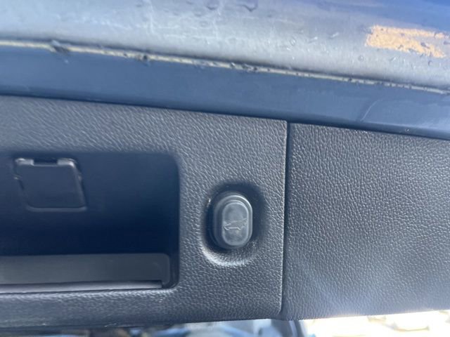 Used 2018 Chevrolet Suburban LT image 12