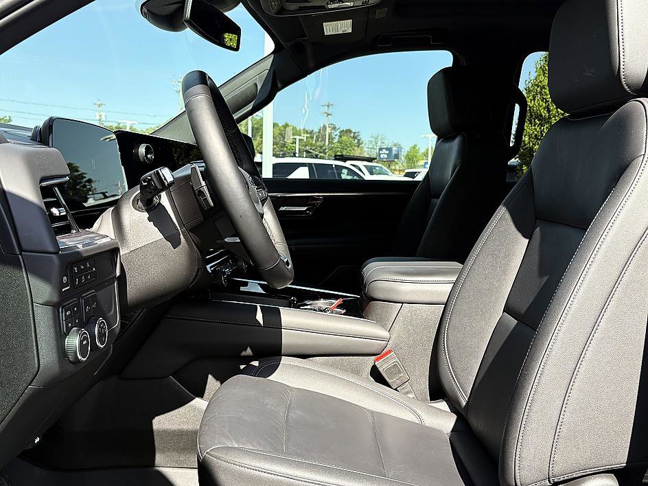 Used 2025 Chevrolet Suburban Z71 w/ Comfort Package image 9