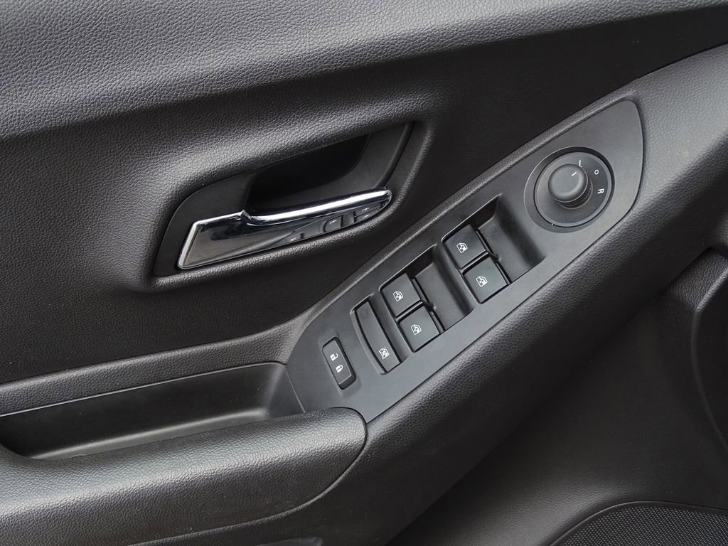 Used 2020 Chevrolet Trax LS w/ Tint and Cruise Package image 27
