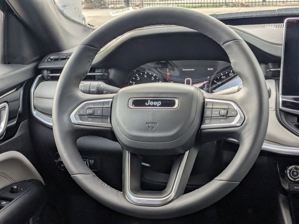 Used 2025 Jeep Compass Limited AWD/4WD image 15