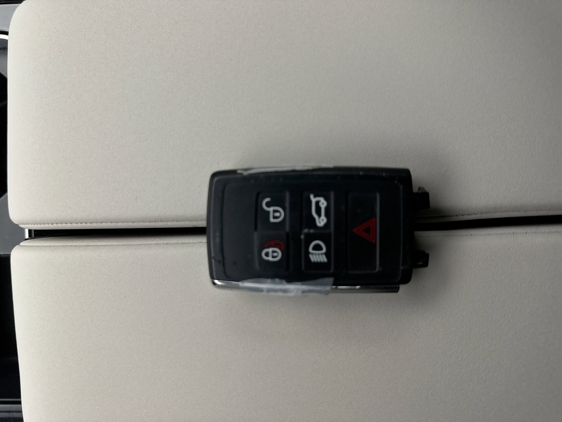 Used 2023 Land Rover Range Rover Velar R-Dynamic S image 25