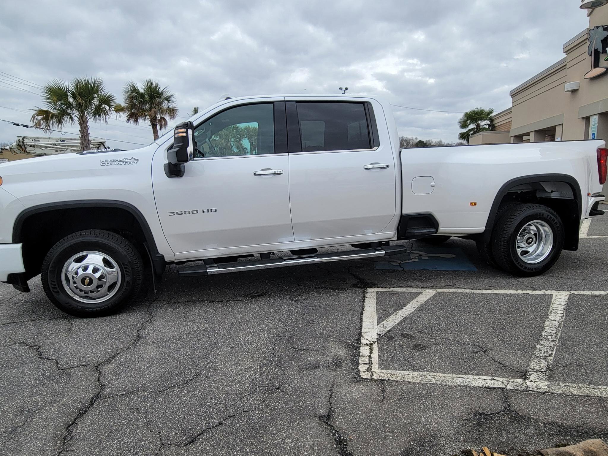 Used 2020 Chevrolet Silverado 3500 High Country image 10