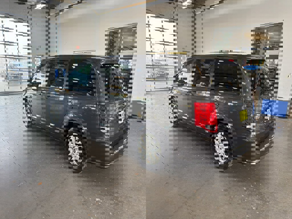 Used 2019 Dodge Grand Caravan SE w/ UConnect Hands-Free Group image 3