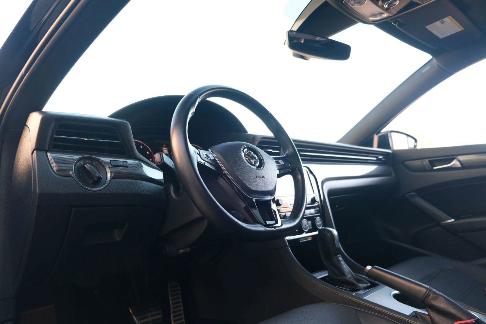 Used 2022 Volkswagen Passat 2.0T R-Line FWD image 11