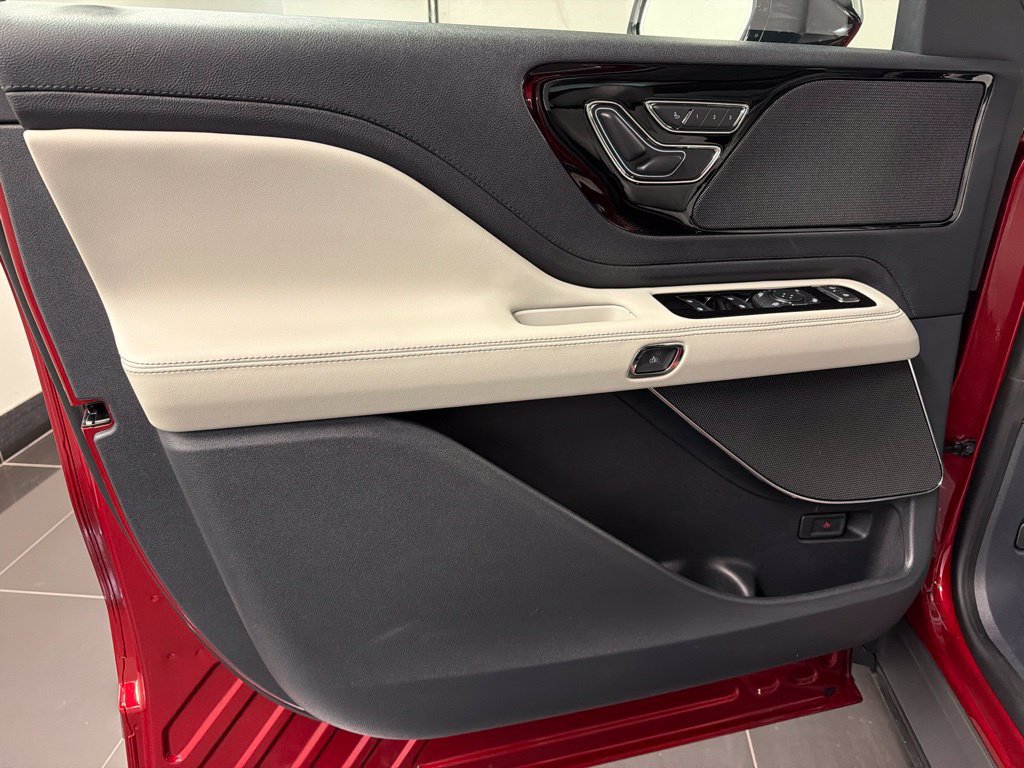 New 2027 Lincoln Aviator AWD image 29