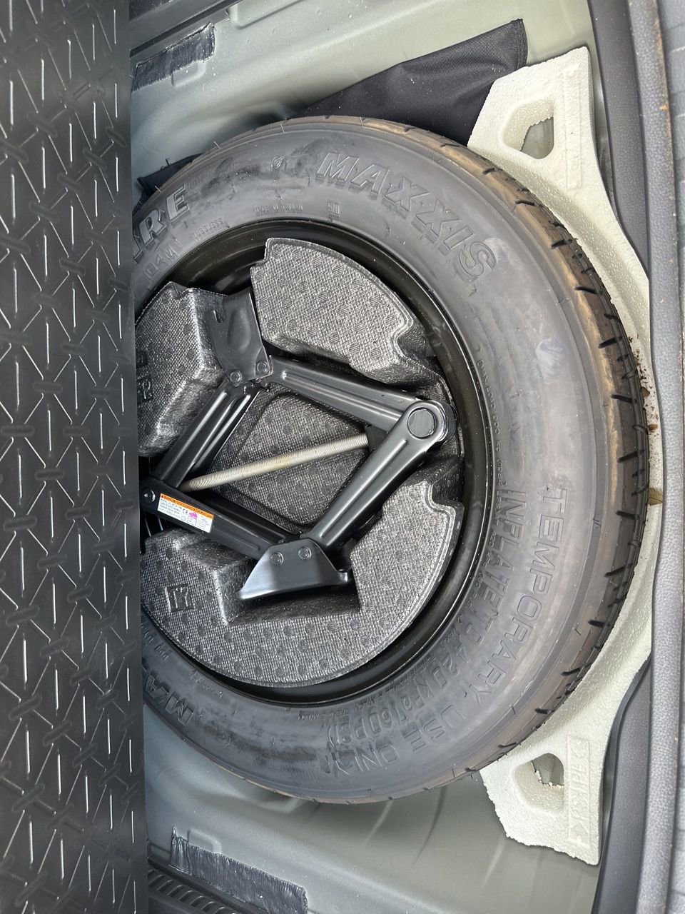 Used 2023 Toyota RAV4 LE FWD image 13