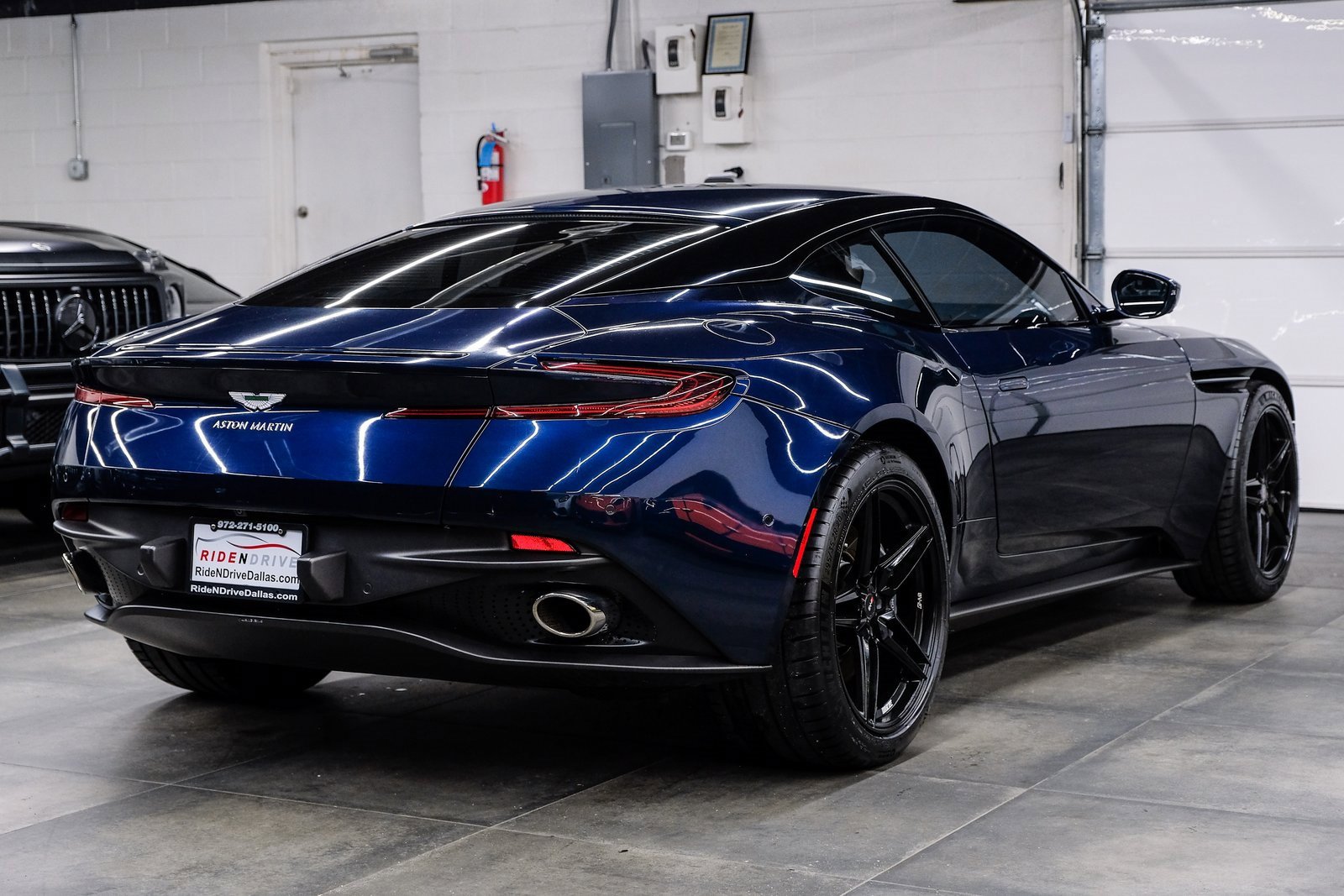 Used 2018 Aston Martin DB11 V12 image 12