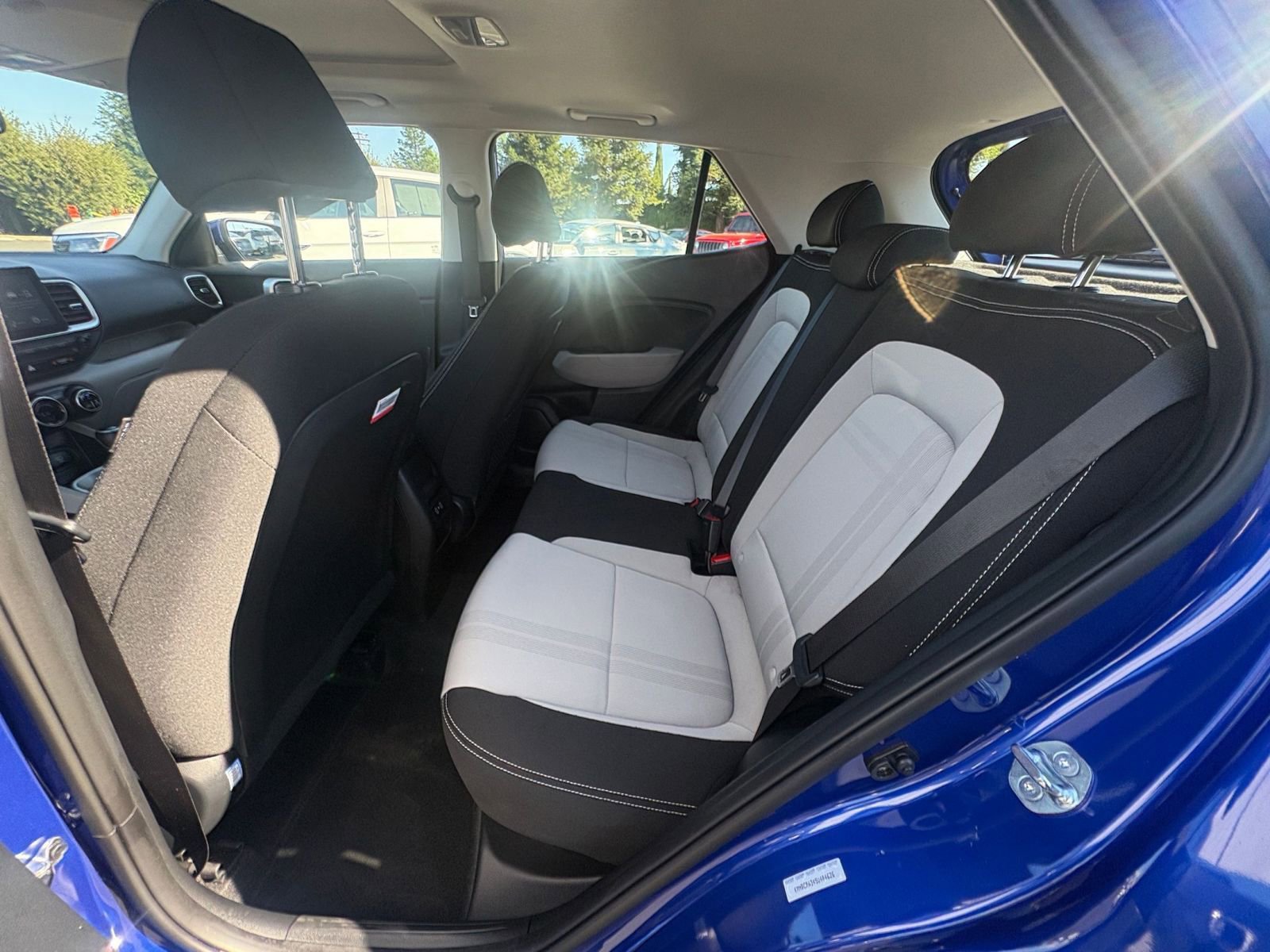 Used 2025 Hyundai Venue SEL image 24