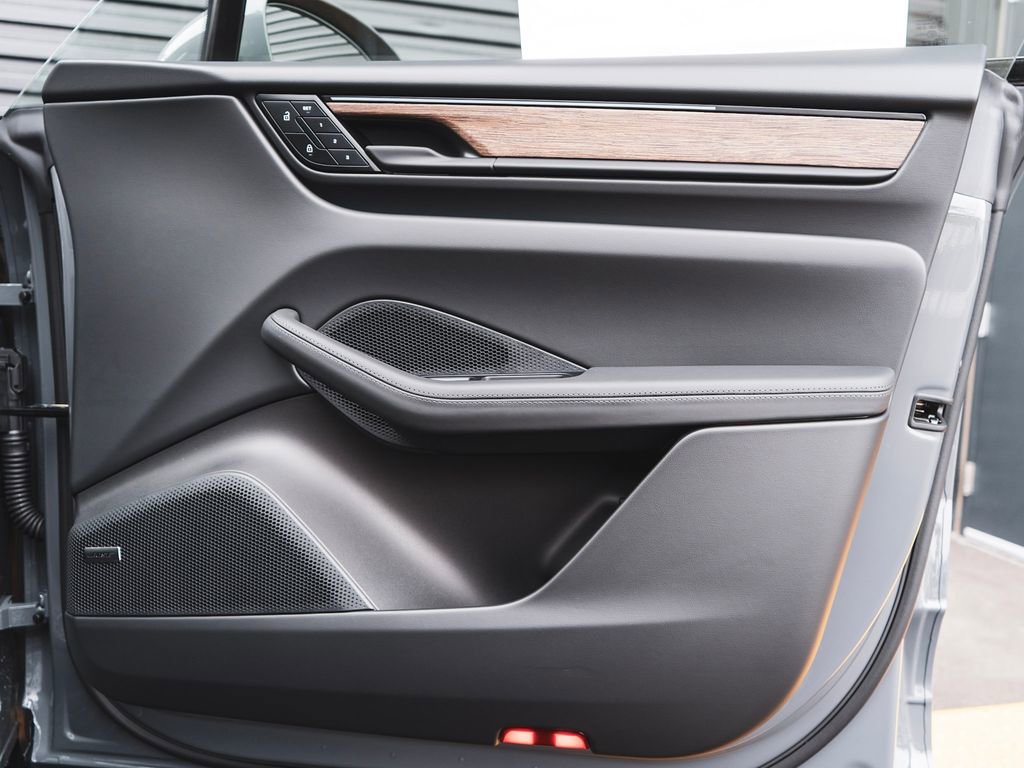 New 2025 Porsche Macan Turbo Electric image 34