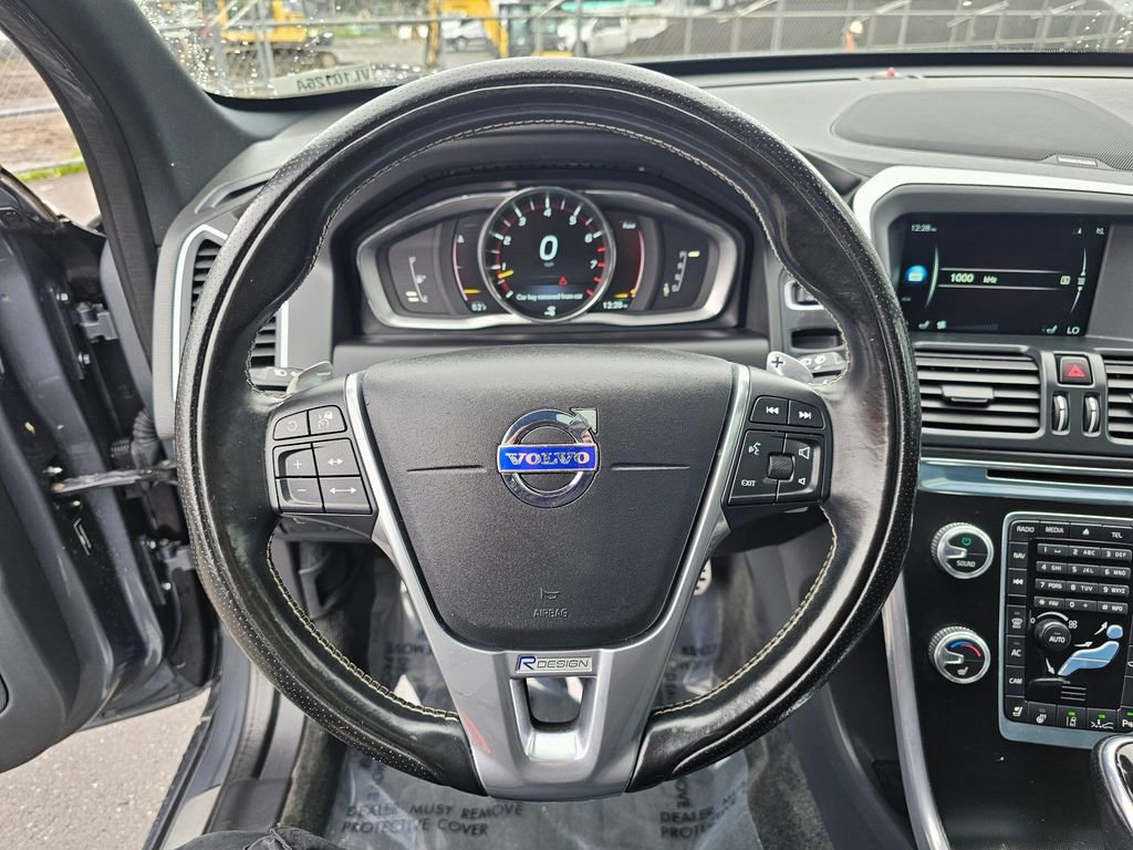 Used 2016 Volvo XC60 T6 R-Design Platinum w/ Climate Package image 24