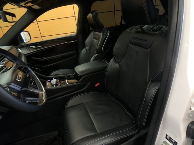 Used 2024 Jeep Grand Cherokee Overland w/ Luxury Tech Group IV image 10