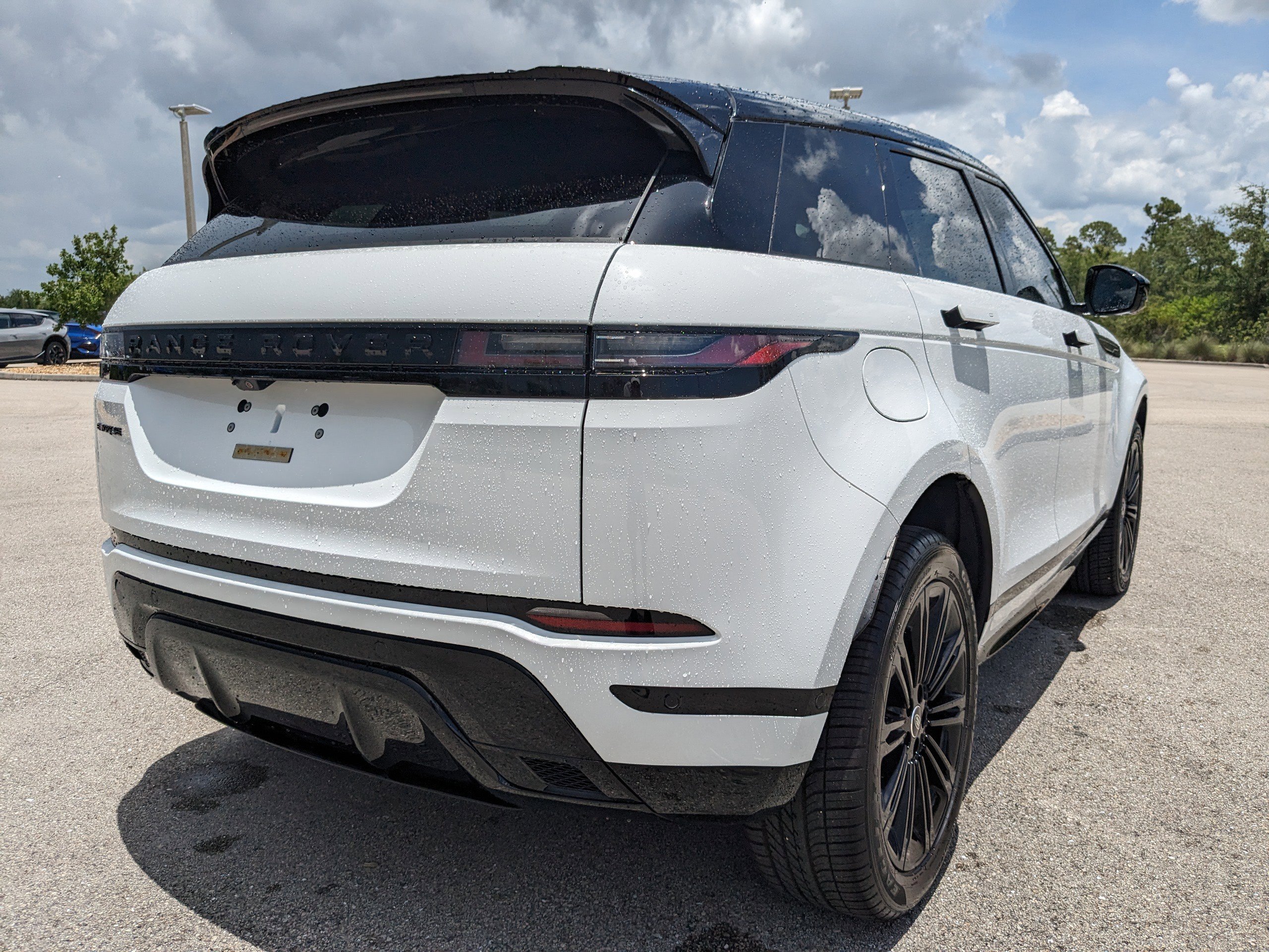 Used 2025 Land Rover Range Rover Evoque Dynamic SE image 5