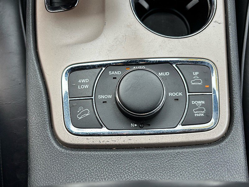 Used 2011 Jeep Grand Cherokee Limited AWD/4WD image 16
