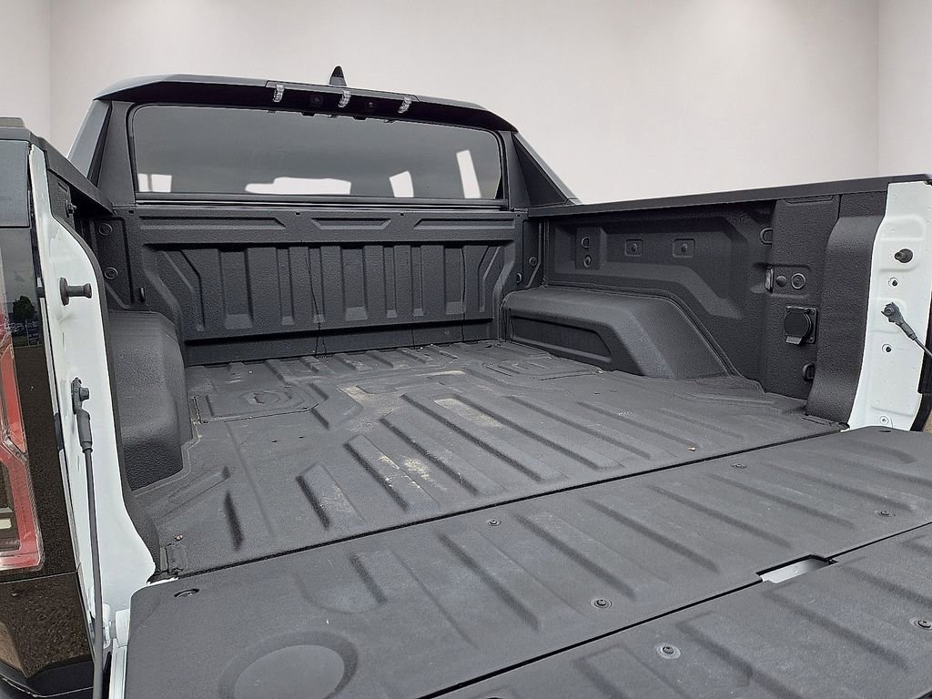 Used 2025 GMC Hummer EV 2X w/ LPO, Sport Package AWD/4WD image 14
