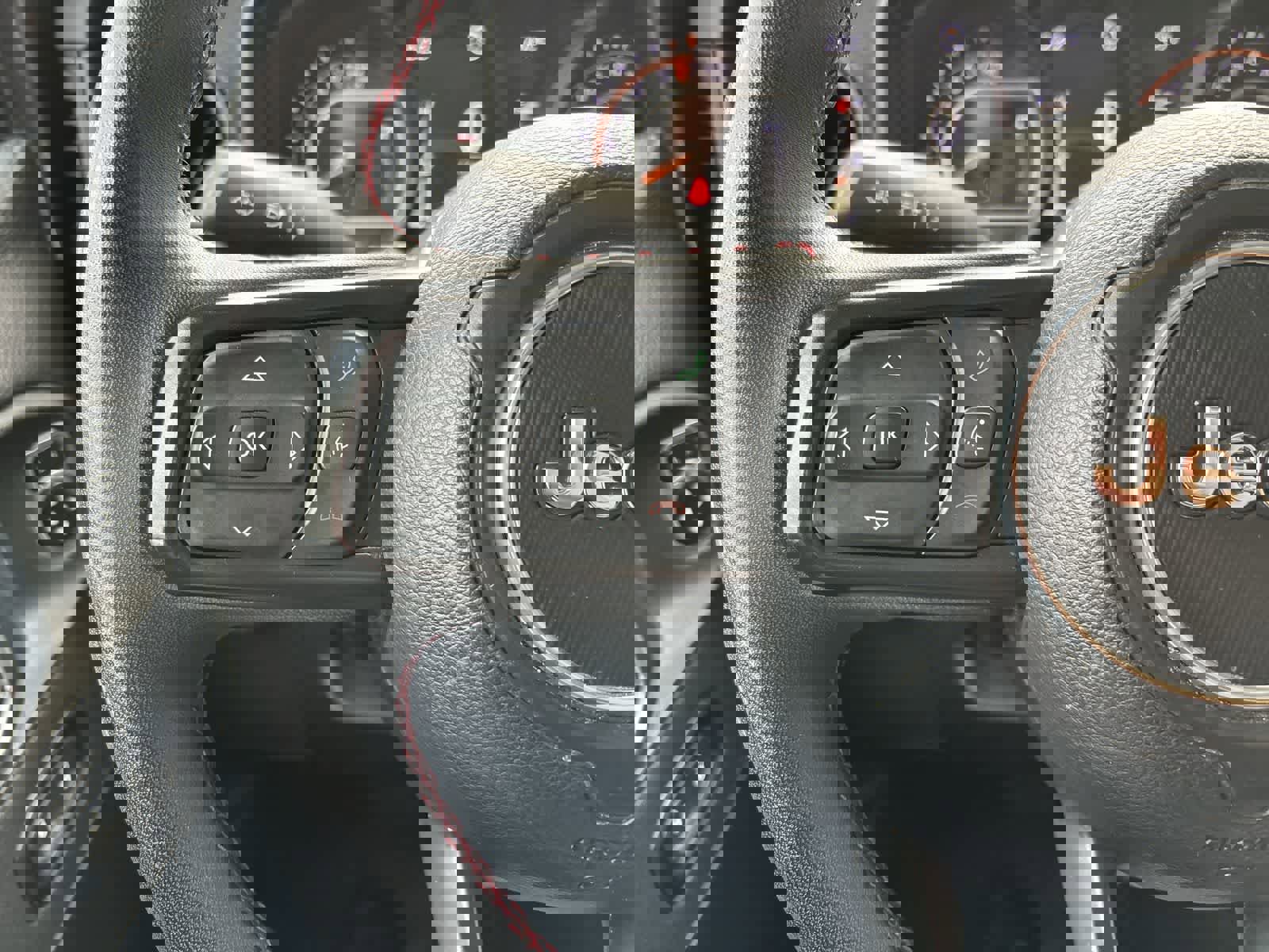 Used 2024 Jeep Gladiator Rubicon w/ Technology Group image 8