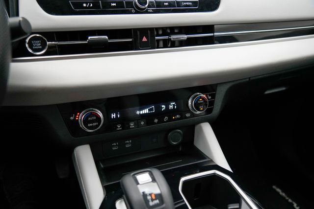 Used 2025 Mitsubishi Outlander SE image 31