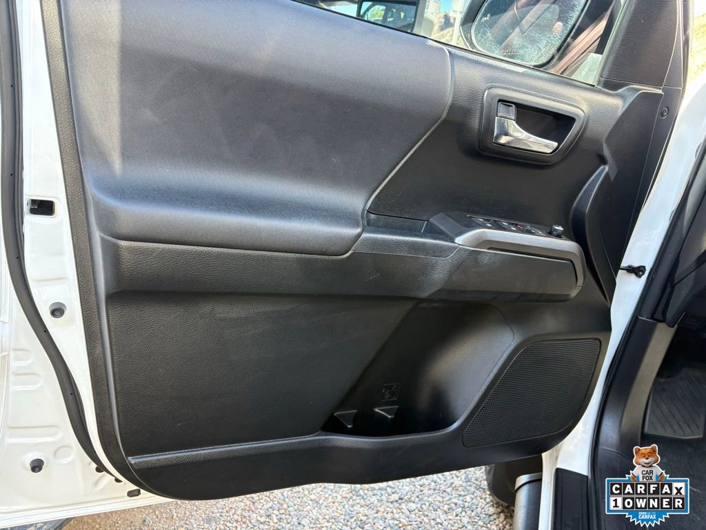 Used 2017 Toyota Tacoma TRD Sport image 13