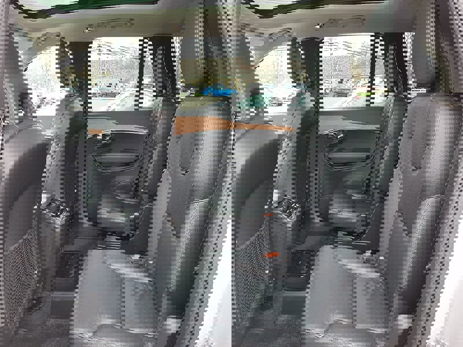 Used 2022 Volvo XC90 T6 Momentum w/ Climate Package image 10