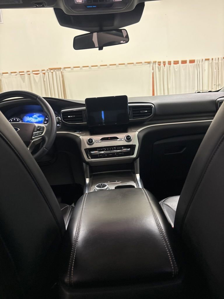 Used 2022 Ford Explorer XLT w/ Equipment Group 202A AWD/4WD image 19
