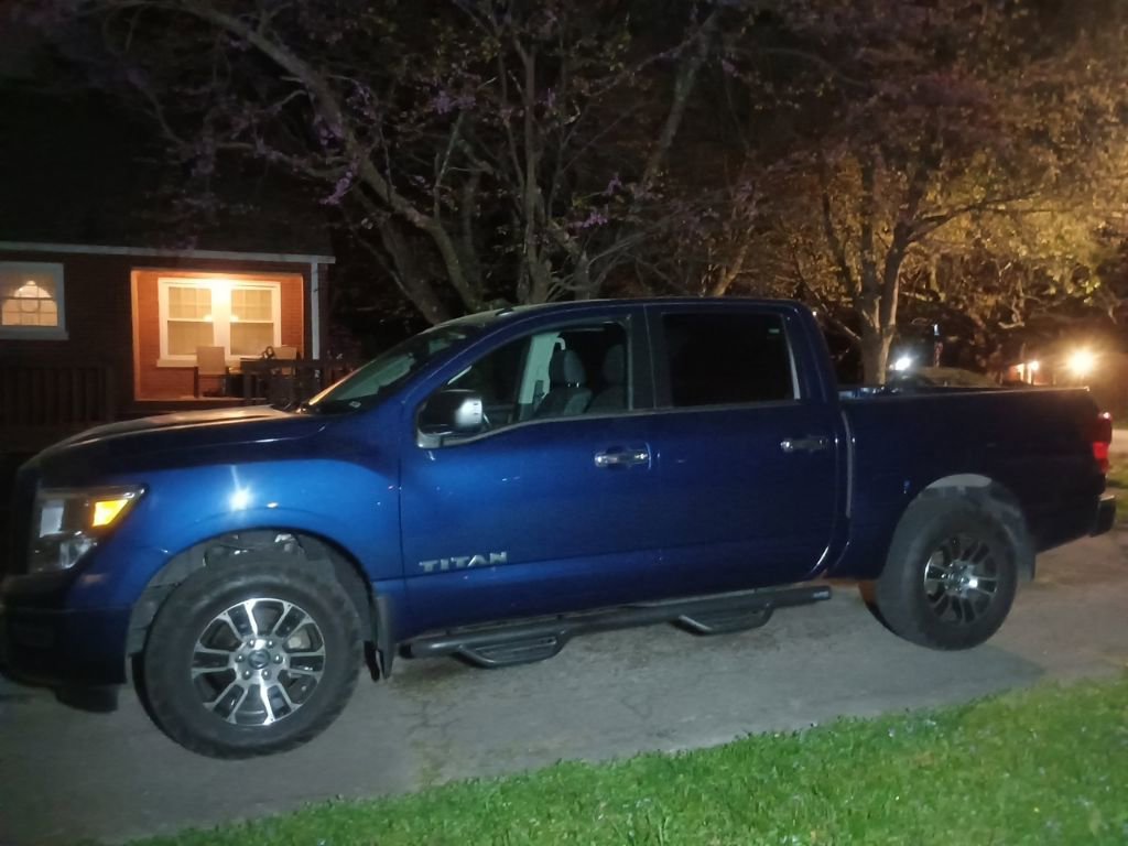 Used 2021 Nissan Titan SV w/ SV Convenience Package image 10