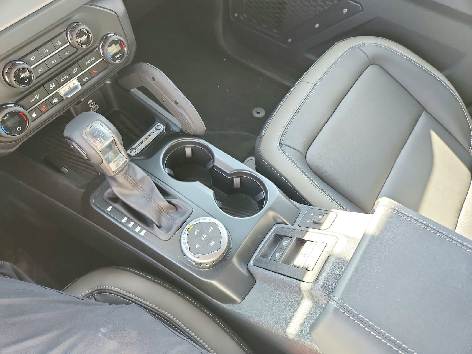 New 2026 Ford Bronco Outer Banks w/ Sasquatch Package image 17