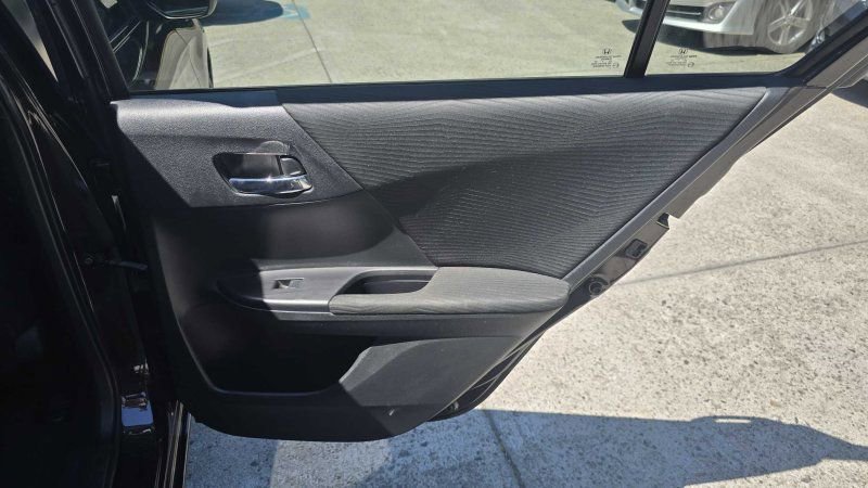 Used 2017 Honda Accord LX image 31