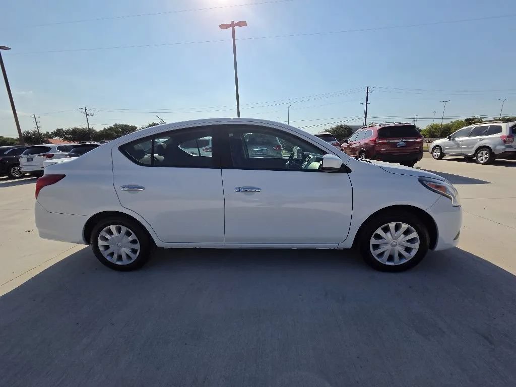 Used 2019 Nissan Versa SV FWD image 4